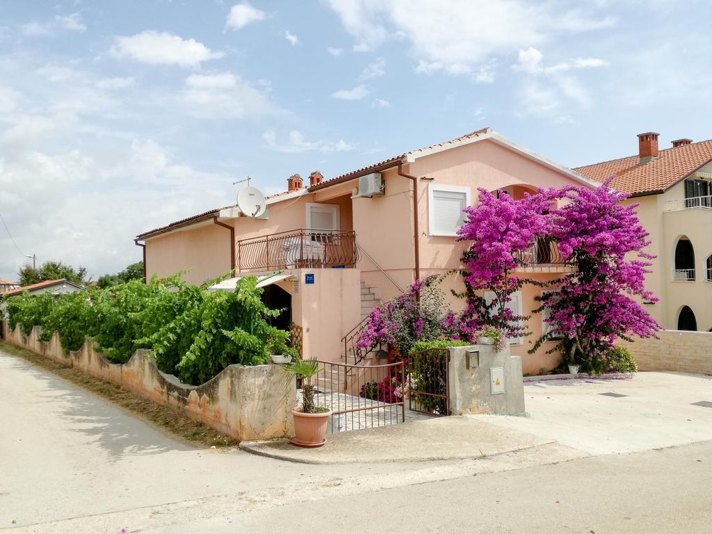 Apartments Bardak Ližnjan Εξωτερικό φωτογραφία